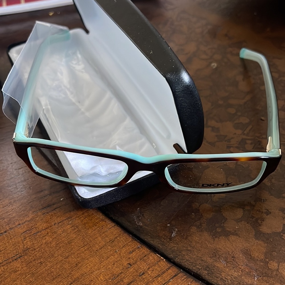 New- Dkny- Frames - image 4